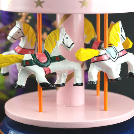 �W�����۵ĉ�(m��ng)�����D(zhu��n)ľ�R����(l��)��