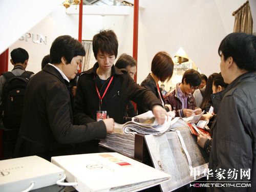 ���ڲ�ˇչ׌��չ�̝M��֮���H����