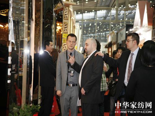 ���ڲ�ˇչ׌��չ�̝M��֮���H����