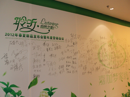 �μӉ�2012������Ʒ�l(f��)�����sҫ��