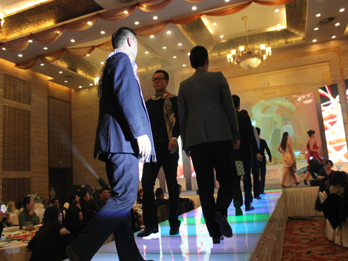 �Pʢ���{(l��n)�{(di��o)paisley��׌��(m��ng)���v�w