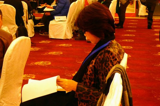 ���R��2012����Ů�b����ӆ؛��(hu��)�A�M�e��