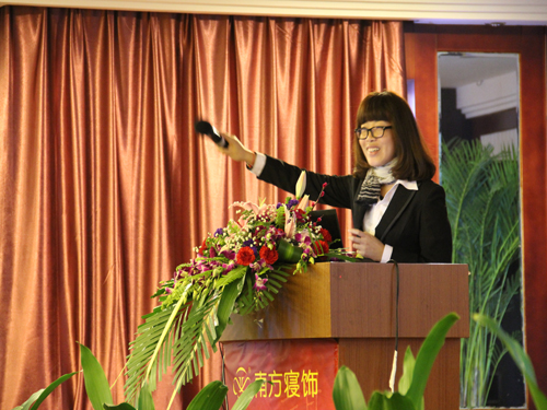 �Ϸ�����´��F(tu��n)�ݕ�(hu��)�A�M��Ļ