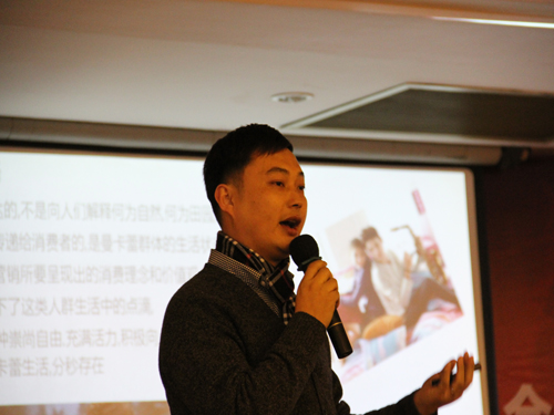 �Ϸ�����´��F(tu��n)�ݕ�(hu��)�A�M��Ļ