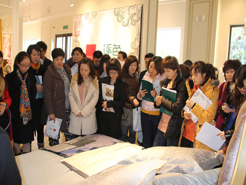 �����ZUCCHI12���ﶬ��Ʒ�b�p��(hu��)�ڜ����_