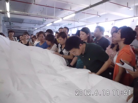 �h(yu��n)��(m��ng)�Ҿ�2012�ﶬ�a(ch��n)Ʒ��(hu��)�A�M(m��n)��Ļ