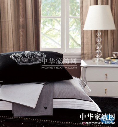 ��ʿ��Ҽ�2012�ﶬ��Ʒ����옷�r(sh��)�м�