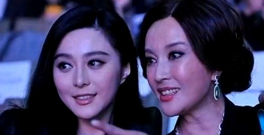 劉曉慶與外甥合照逆生長(zhǎng)