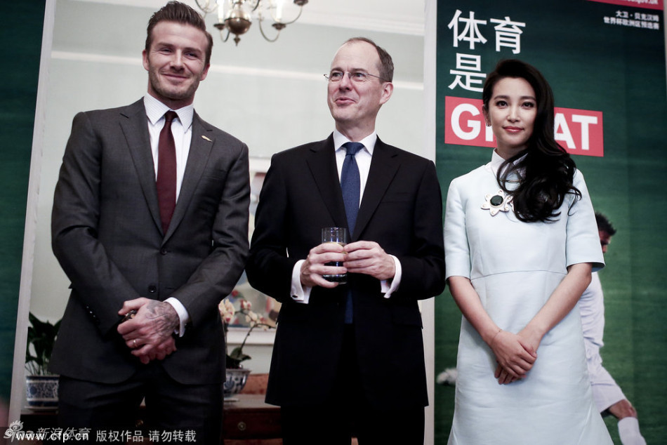 小貝北大遭考驗(yàn) 李冰冰羞對(duì)萬(wàn)人迷