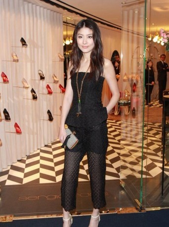 陳慧琳穿透視裙出席活動(dòng)