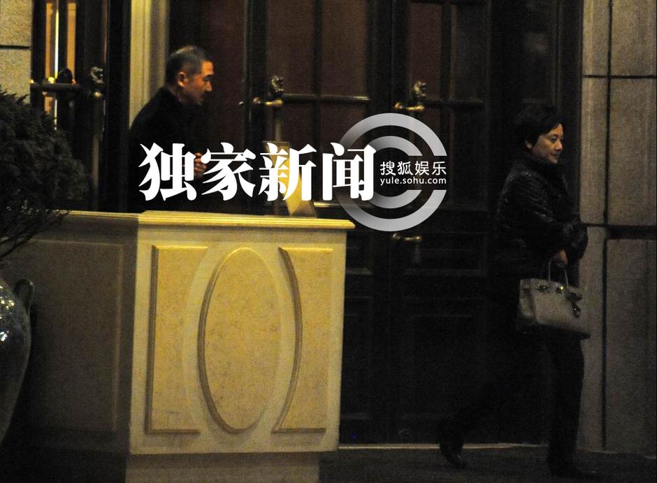 張國(guó)立攜妻酒店會(huì)友鄧婕略顯老態(tài)