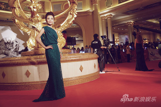 劉濤華麗亮相榜中榜單曲首獲金曲獎(jiǎng)