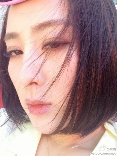 孔令輝女友曬美照馬蘇自稱(chēng)"馬漂亮"