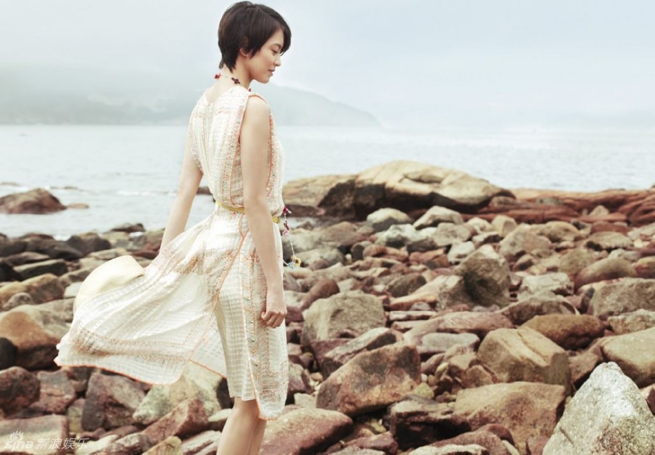 梁詠琪清新雜志封面曾因愛(ài)遍體鱗傷