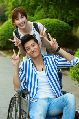 張儷拍戲搞笑兩不誤成片場(chǎng)人氣王