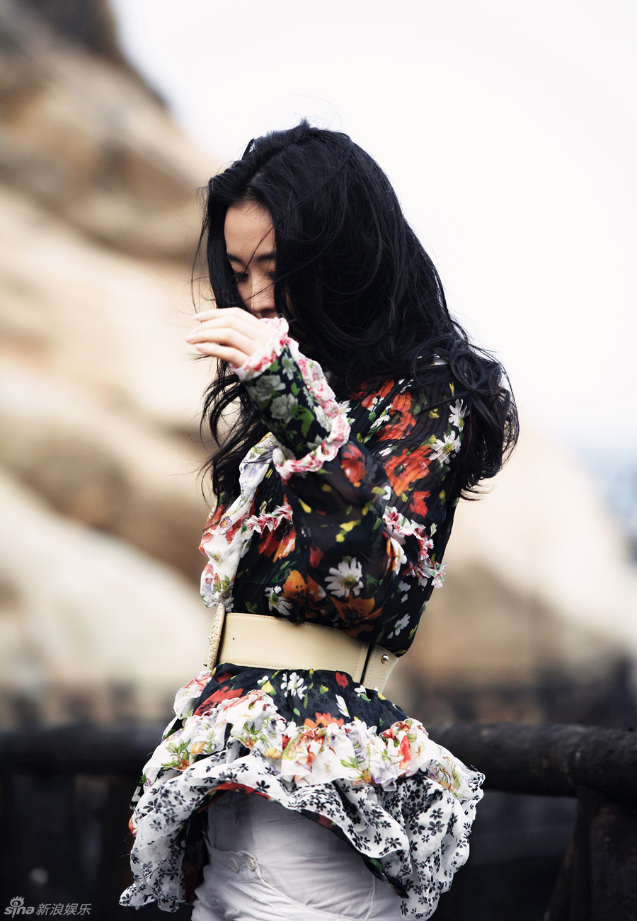 王艷清新寫真盡顯優(yōu)雅