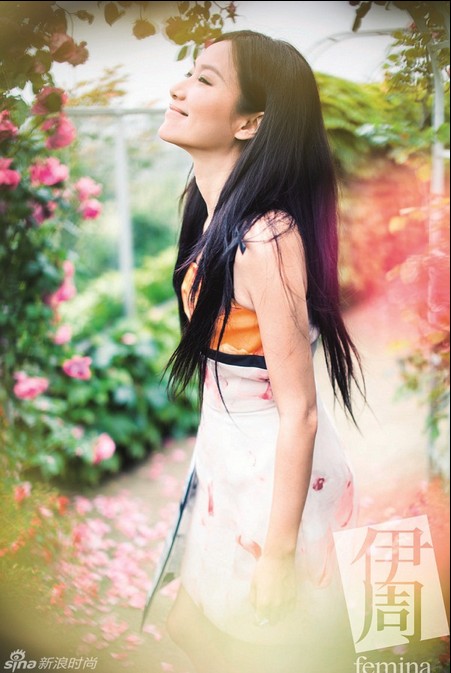 徐靜蕾碎花裙登伊周變身早秋氧氣精靈