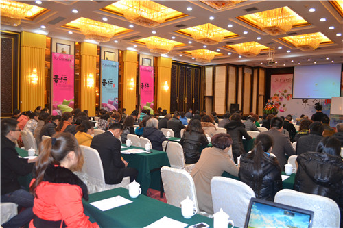 ʥ���R2014������Ʒ�l(f��)����(hu��)�A�M���_