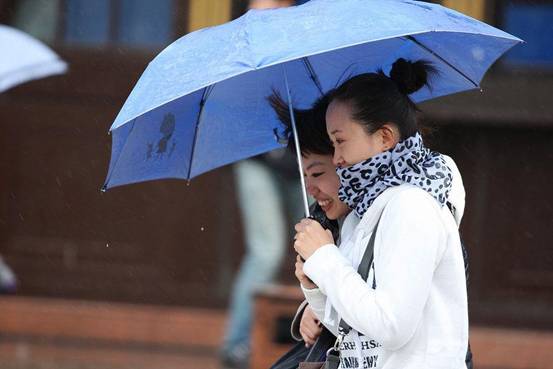 �W�ɼҼ����H�����L(f��ng)�����ˣ�˽��ӆ����ů˯�ߕr(sh��)����