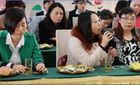 ���ˍu�Ҽ�2015������Ʒ�b�p��(hu��)�߽�(j��ng)�N(xi��o)����Մ��(hu��)�A�M�Y(ji��)����