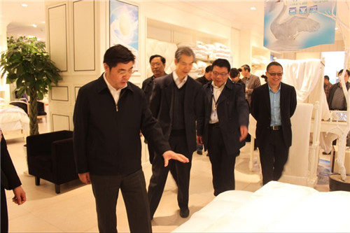 ��ͨ�����f(xi��)��ϯ������һ�����Pʢ�Ҽ��{(di��o)��