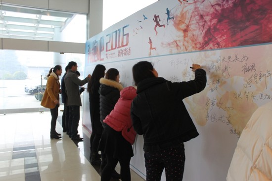 �ûʼ��F(tu��n)���R�´�������Z(y��)���(d��ng)�A�M��Ļ