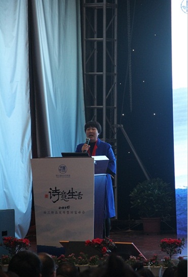 ���m�������L(zh��ng)��������(j��ng)���f���mŮʿ����Ʒ�l(f��)����(hu��)�ϵ����o