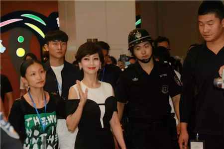 �w��֥�@�G���಩��Ҽ�����ɼ���W���R˹���u��������F(xi��n)��