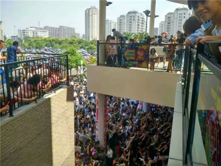 �w��֥�@�G���಩��Ҽ�����ɼ���W���R˹���u��������F(xi��n)��