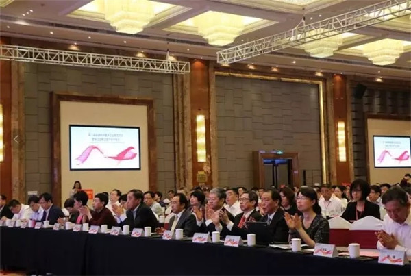 ����������r�пƼ��c�f(xi��)ͬ��(chu��ng)�¡���  �Ї��������b��I(y��)�һ�����ߺ��Ͻz�I֮·�a(ch��n)�I(y��)���ӕ��ϵ���