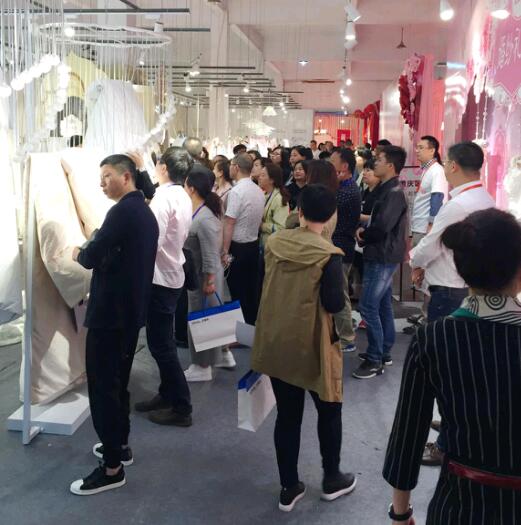 ���R���Ҽ�2017�ﶬ��Ʒ�l(f��)����(hu��)�A�M��Ļ