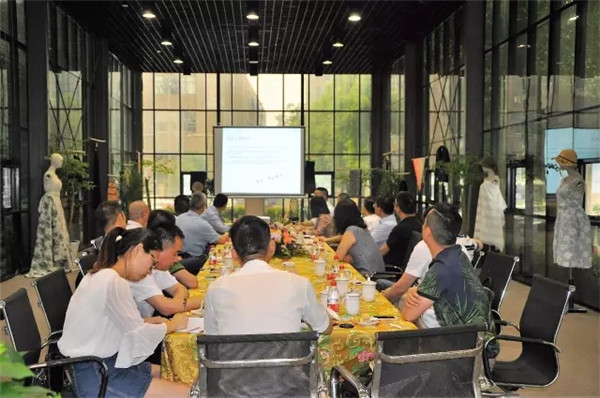 �����Ҽ��f(xi��)��(hu��)���L��һ������؛�M�M