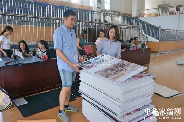 �ư���һ��ɫˇ�p�^�Į��������ں�������չ�_����