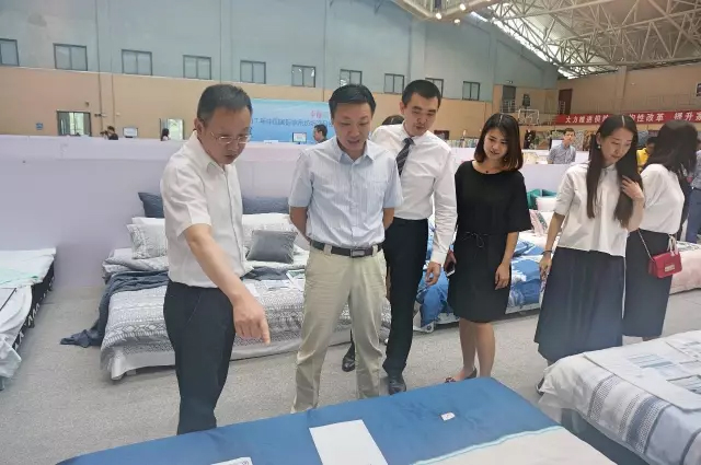 �Ҹ�������ζϯ����ͨ������������300���Ҽ��a(ch��n)Ʒ��Ů�����