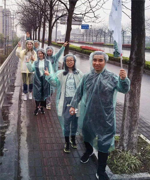 �Pʢ����F����ӨO��(zh��n)�澳���ƵZͬ�У�