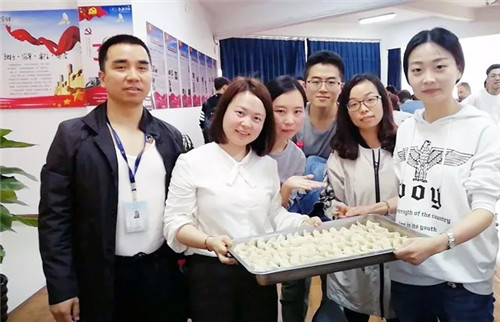 �Pʢ����F����ӨO��(zh��n)�澳���ƵZͬ�У�