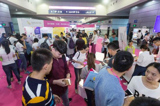 ���ڶYƷ�Ҿ�չ�_(k��i)Ļ�ڼ���������c(di��n)�����չ����ã��