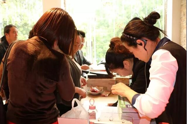 ���Լ�����ϯ˯�߹�|(zh��)�Pʢ�Ҽ������(hu��)���f����˯�������x��