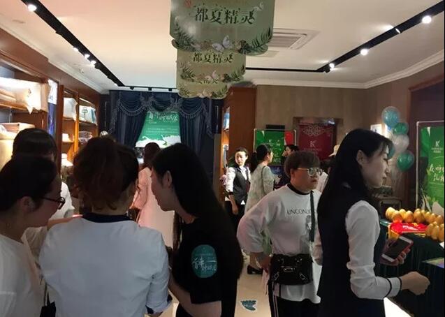 ���Լ�����ϯ˯�߹�|(zh��)�Pʢ�Ҽ������(hu��)���f����˯�������x��