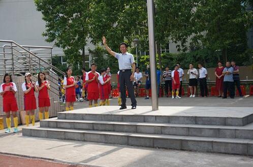 ˯�����Ҽ������L(zh��ng)��ϯ�|ƽС�W(xu��)��һ���������Ļ��w�(y��n)���(d��ng)