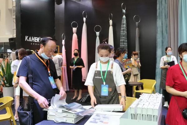 ���ƽz·��ӿƷ�ơ�ӭ�ںϡ�����չ--2020�򴰺���ˇչ�_Ļ