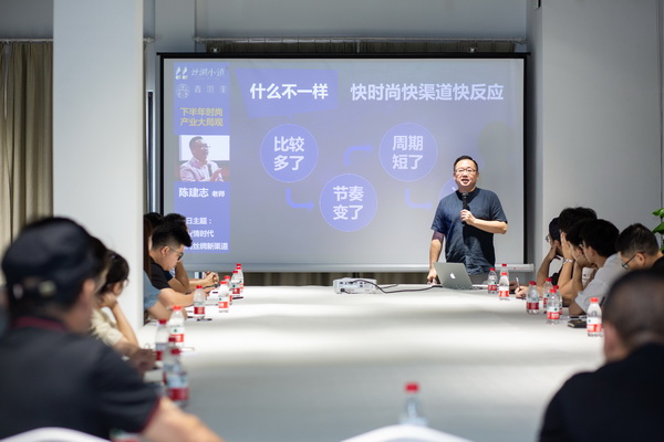 ��������r(sh��)�����h�r(sh��)��δ��(l��i)�l(f��)չ�����}Փ���ں��ݽz�IС�(zh��n)�e��