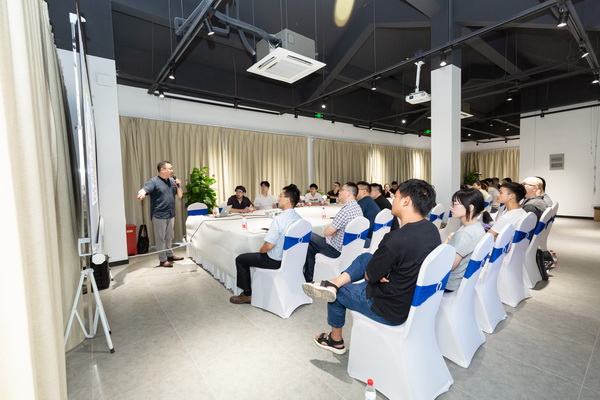 ��������r(sh��)�� ���h�r(sh��)��δ���l(f��)չ�����}Փ���ں��ݽz�IС�(zh��n)�e��