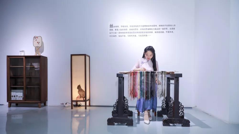 ��ˇ�������I(l��ng)�Gɫ�r��--2021�������H�鼏���[���_Ļ�ڼ�